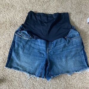Old navy maternity shorts